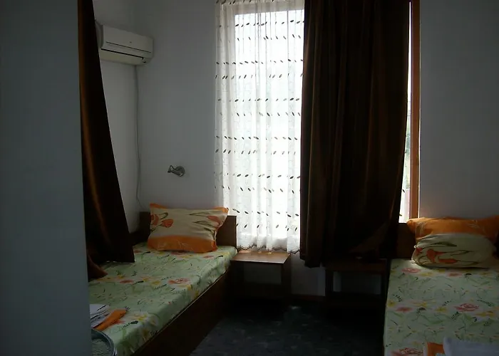 Neven Ξενοδοχείο 2*